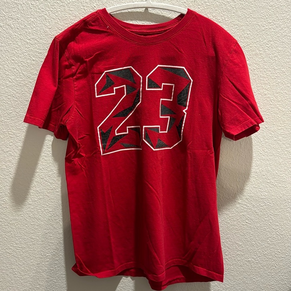 3 for $17.00 A vintage Michael Jordan #23 t-shirt red size Medium 04